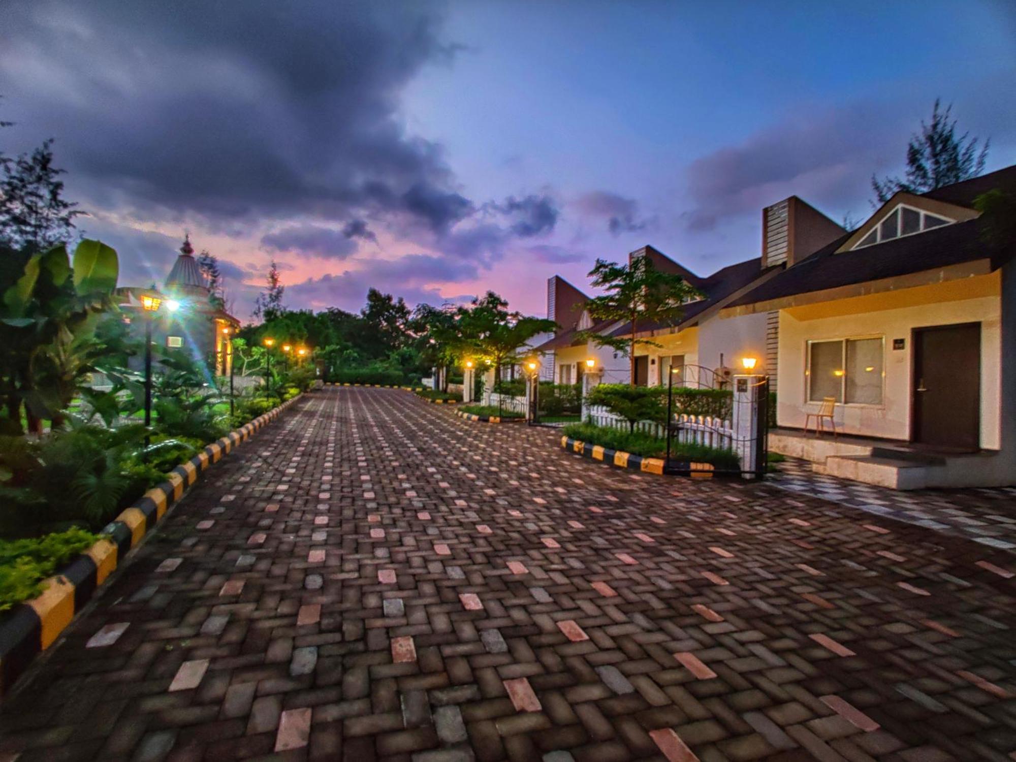 Pushpam Sanskruti Resort Karjat - A Pure Veg Resort Dhamni Exterior photo