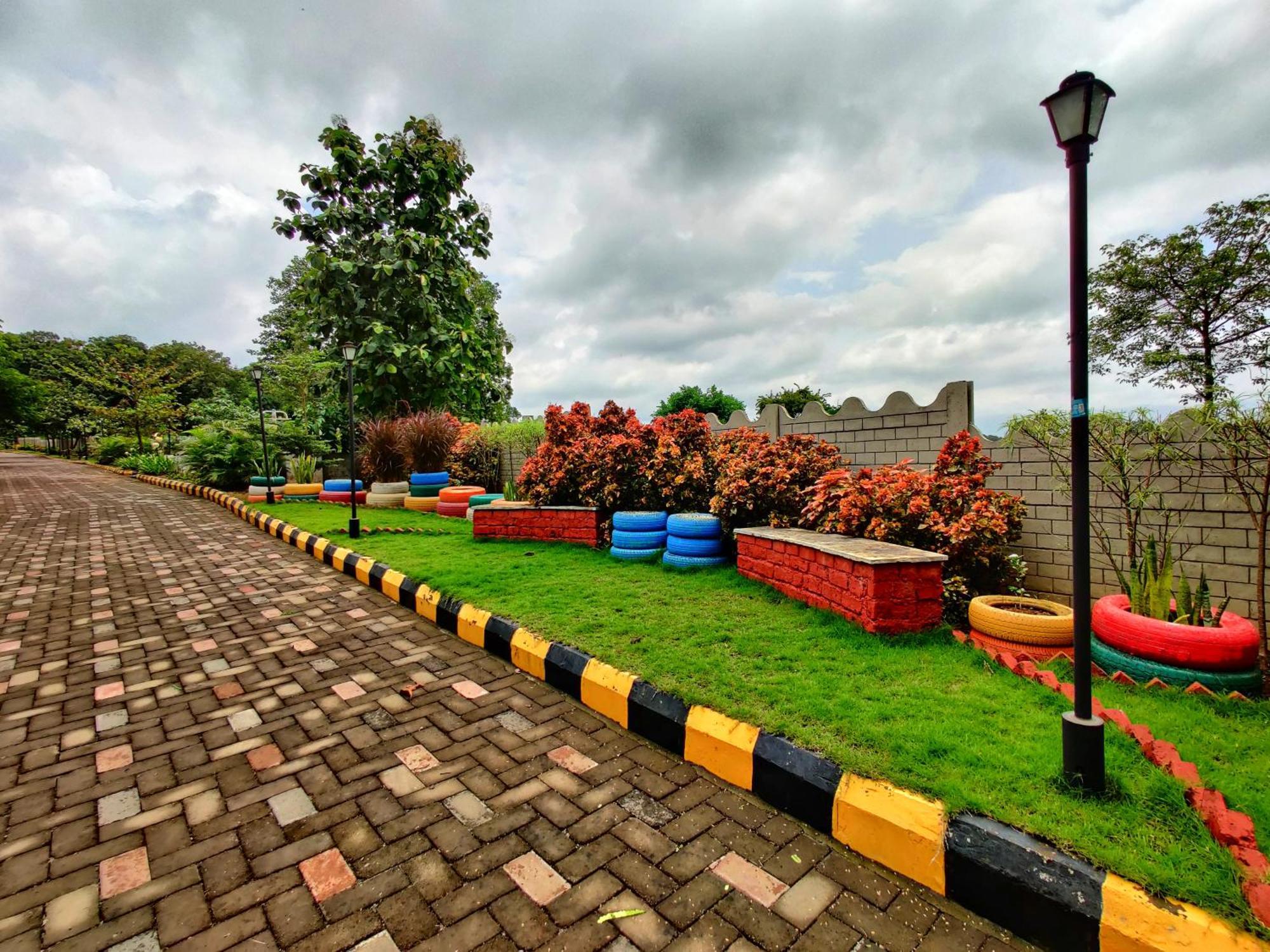 Pushpam Sanskruti Resort Karjat - A Pure Veg Resort Dhamni Exterior photo